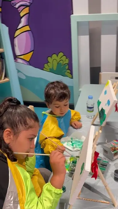 نقاشی روی بوم
